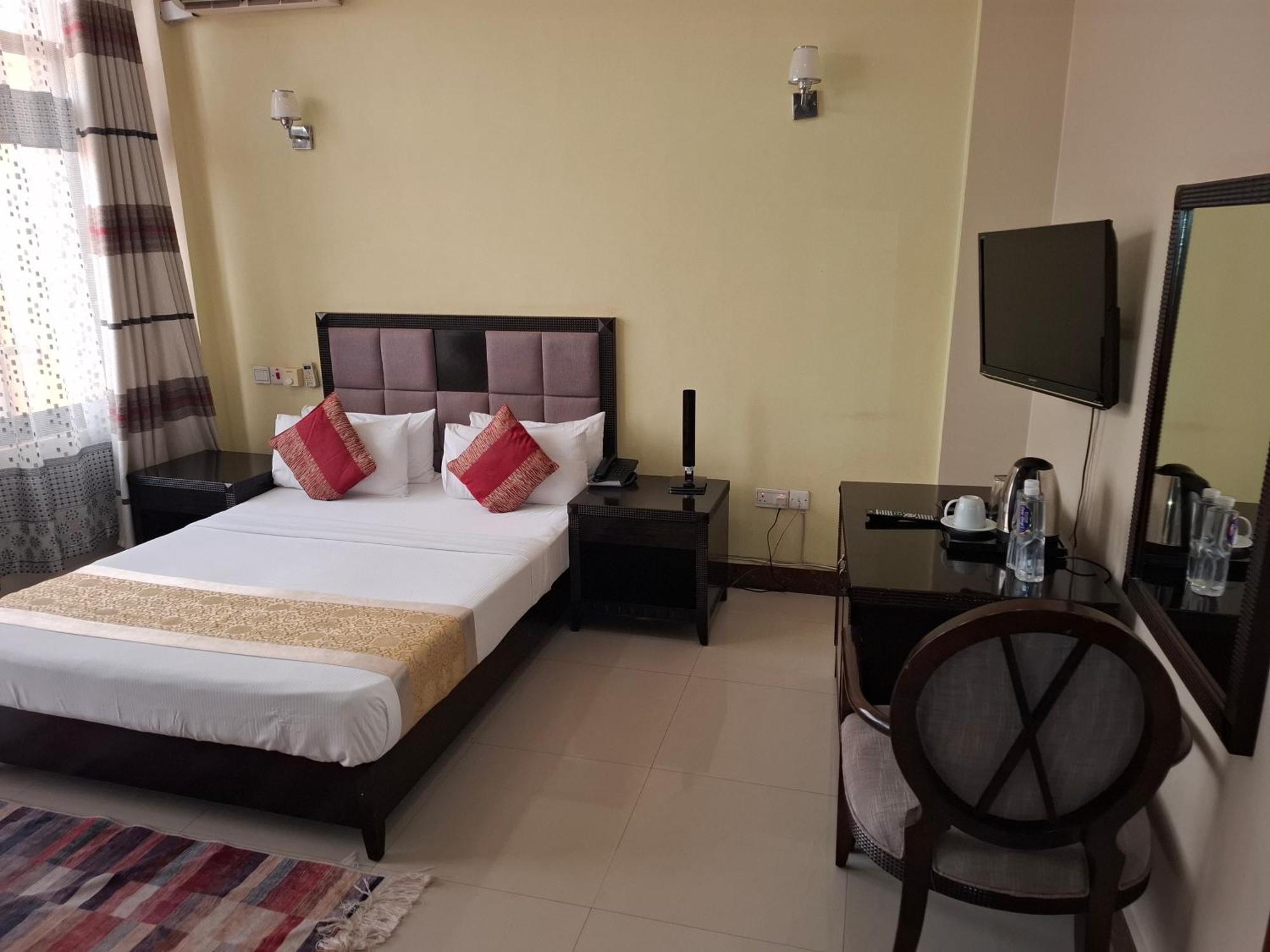 Flomi Hotel Morogoro Esterno foto