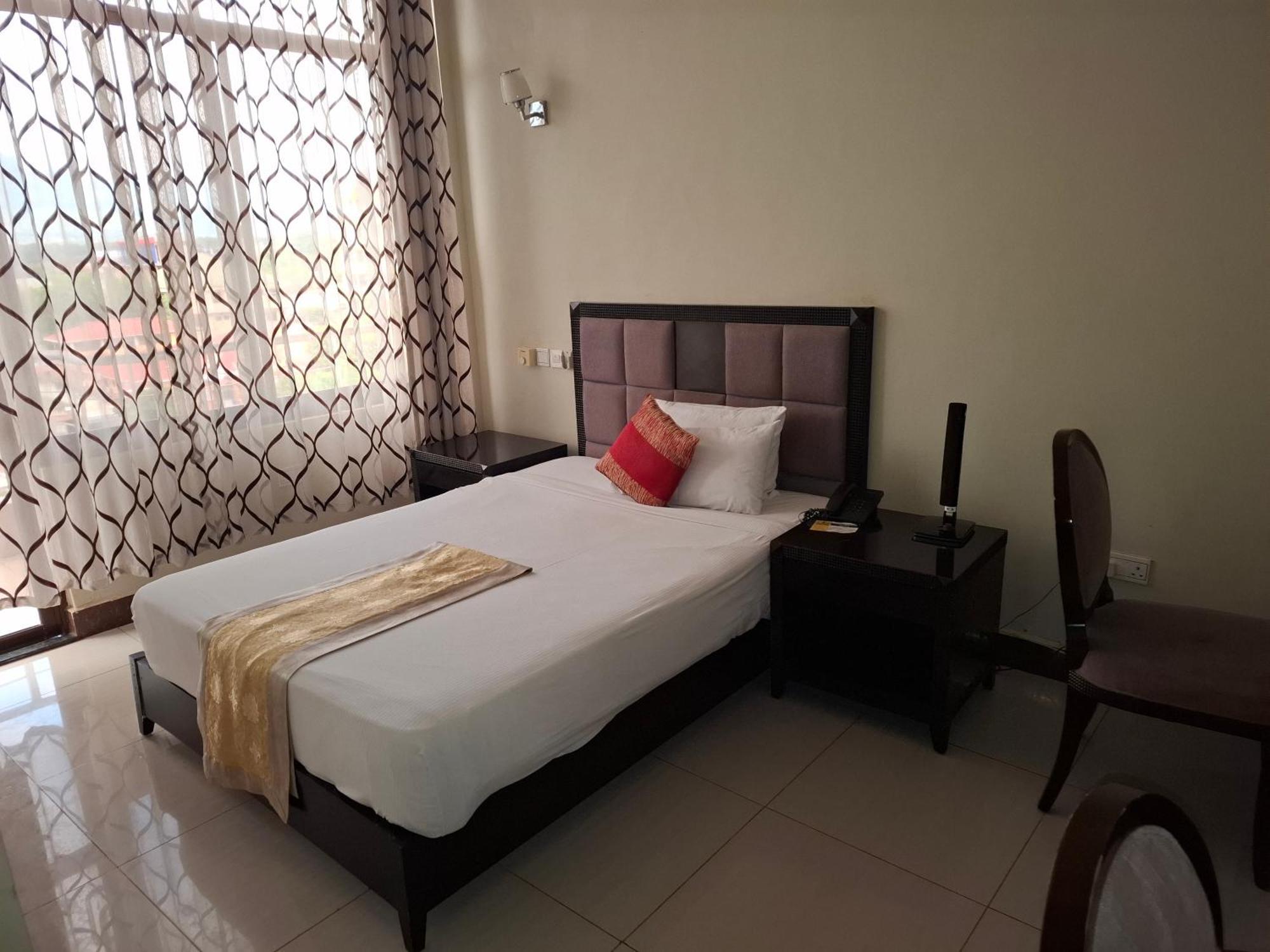 Flomi Hotel Morogoro Esterno foto